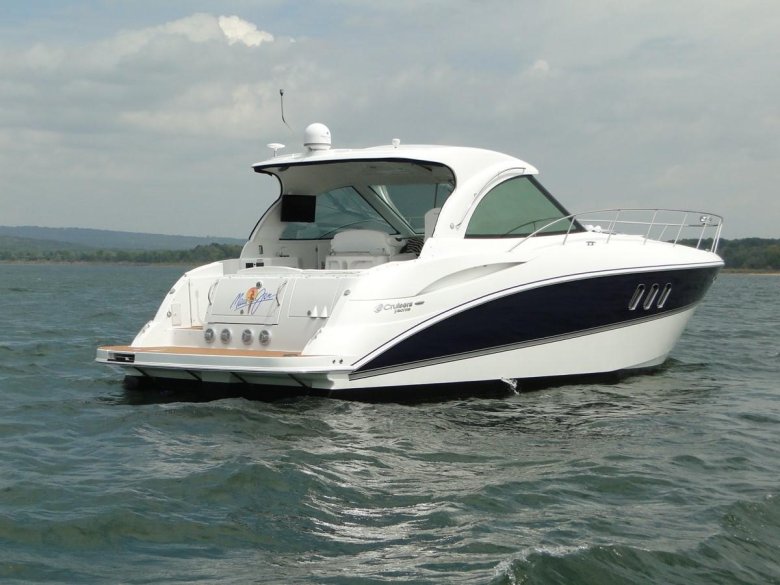Cruisers Yachts 390 Sports Coupe