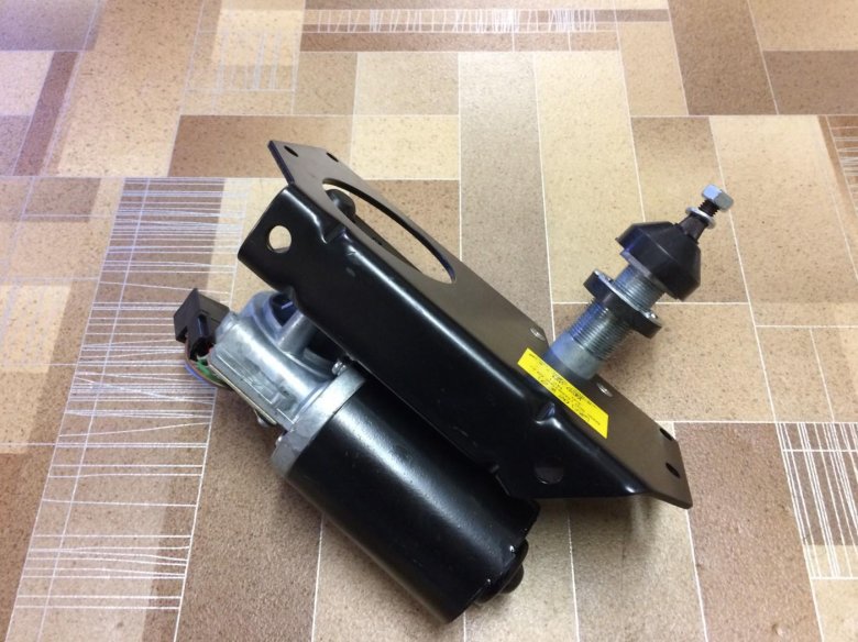 Мотор стеклоочистителя МТЗ 82 передний 24в