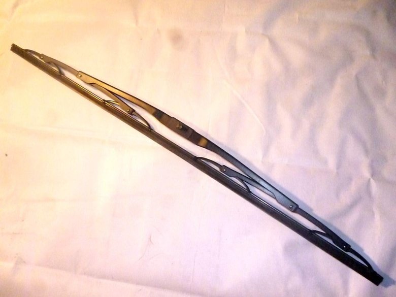 Щетка стеклоочистителя МТЗ 82.1 660 мм 33.5205-900 передняя