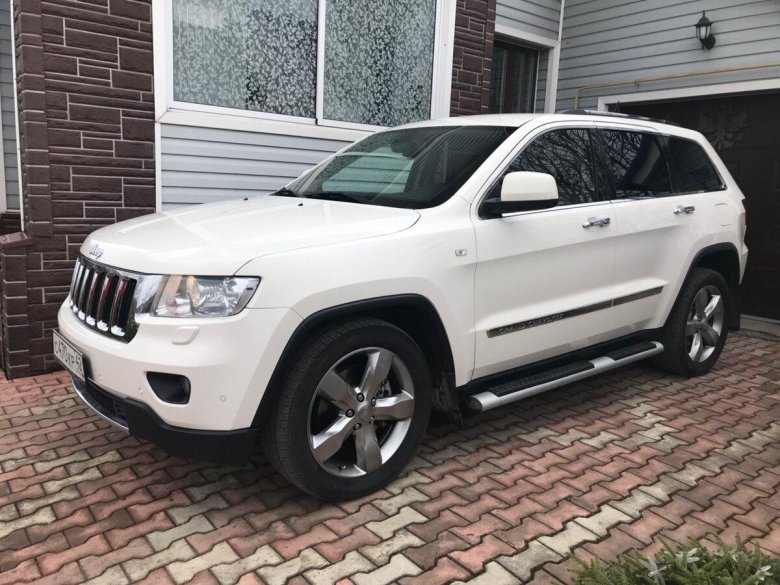 Jeep Grand Cherokee 2011 белый