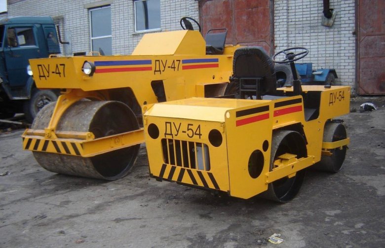 Дорожный каток тротуарный ду54