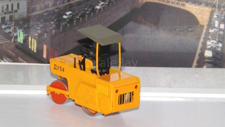 Каток тротуарный Ду-54