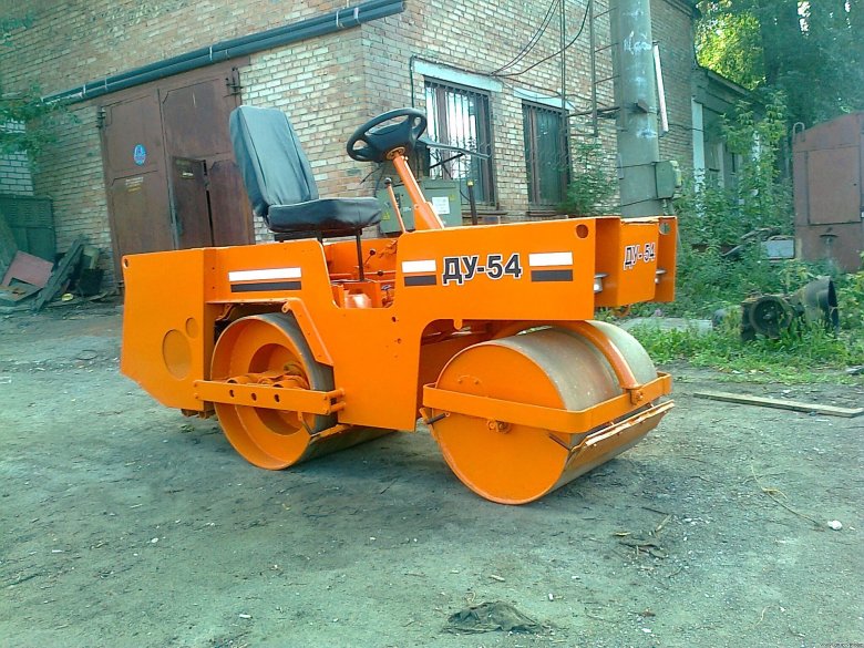 Каток тротуарный Ду-54