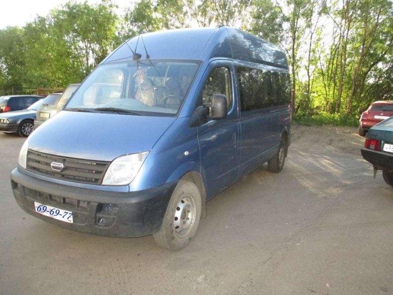 Машина Максус микроавтобус