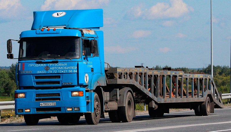 Урал 63674 тягач