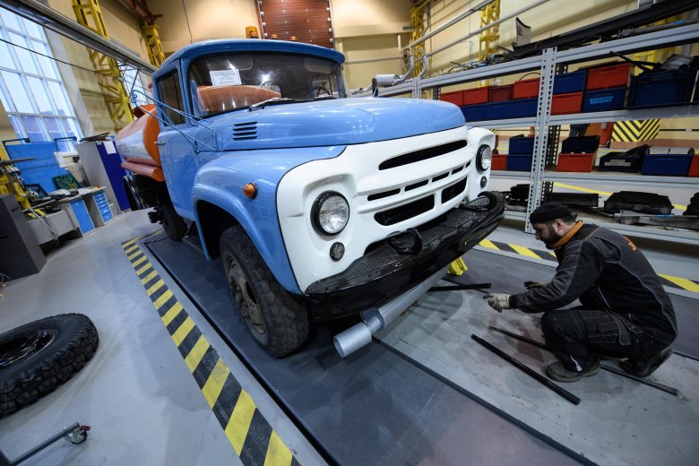 ЗИЛ 130 на заводе