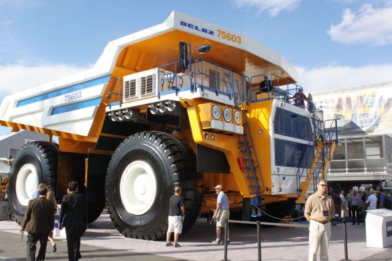 БЕЛАЗ-75710 самосвал