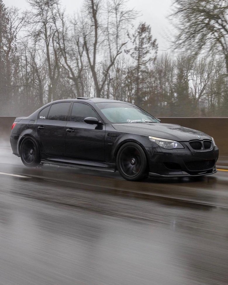 BMW m5 e60 черная