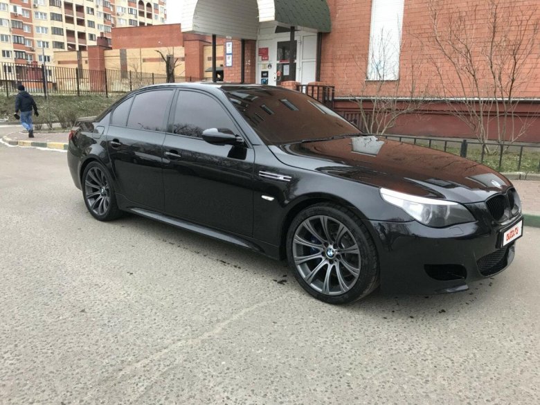 BMW 5 e60 черная