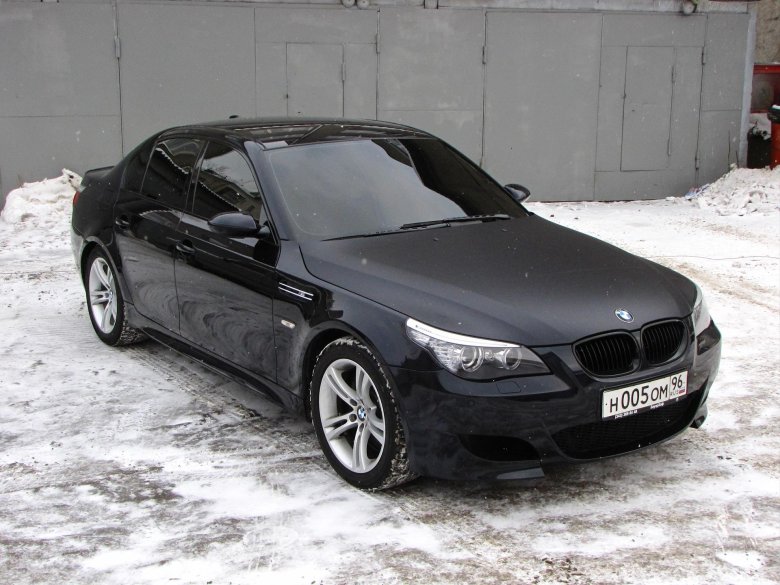 БМВ е60 чёрная тонированная