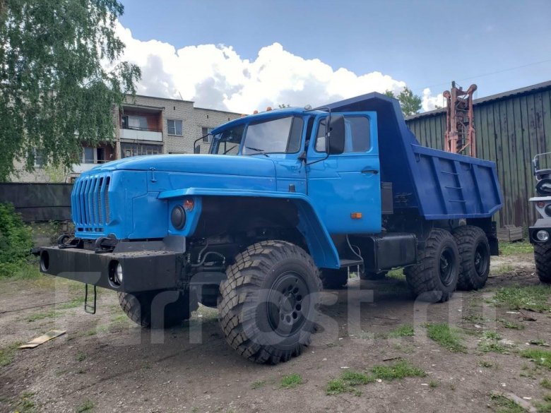 Самосвал "Урал"