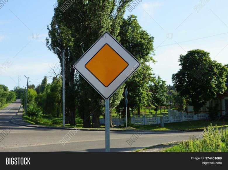 Знак Главная дорога