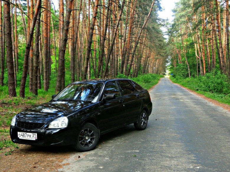 Лада Приора хэтчбек черная