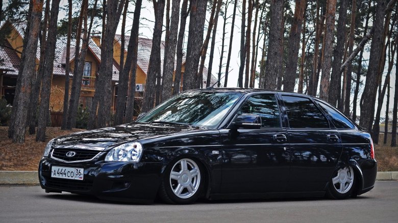 Черная Приора хэтчбек пневма