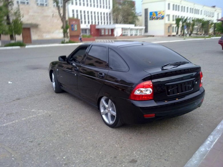 Лада приора хэтчбек черная