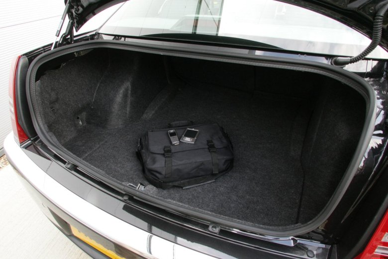 Chrysler 300c багажник