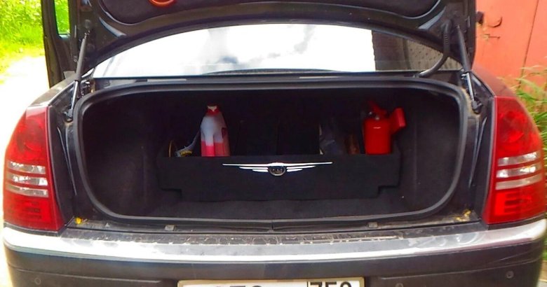 Инструменты в багажнике