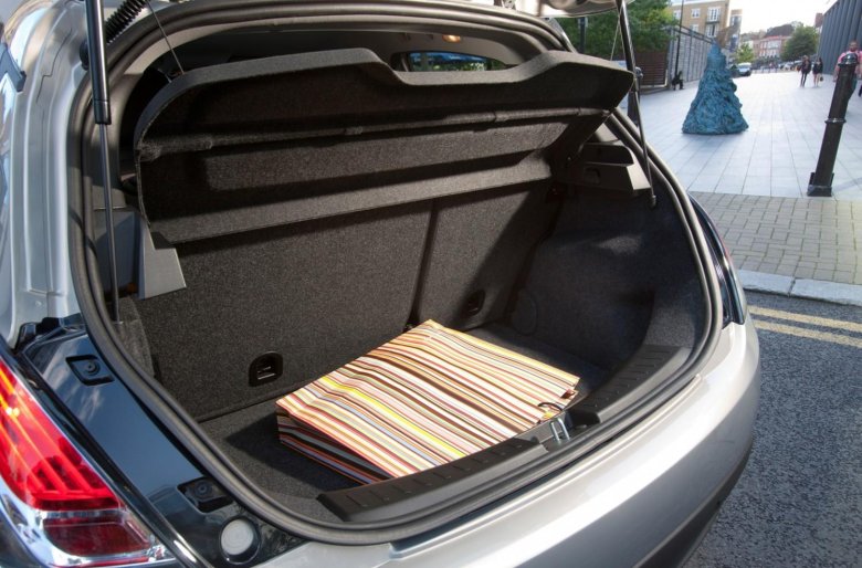 Багажник машины БМВ