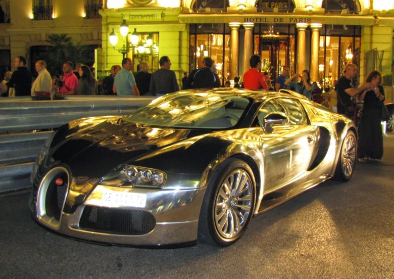 Бугатти Вейрон золотой