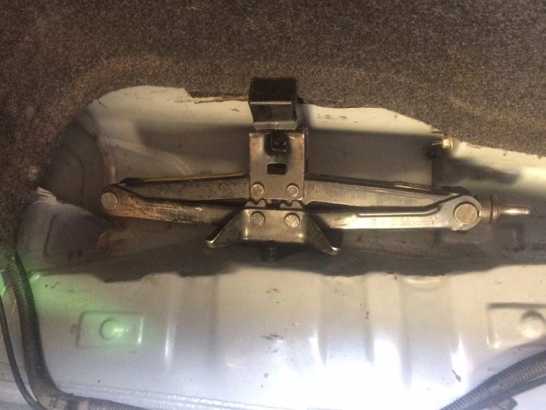 Домкрат Toyota Vista 40