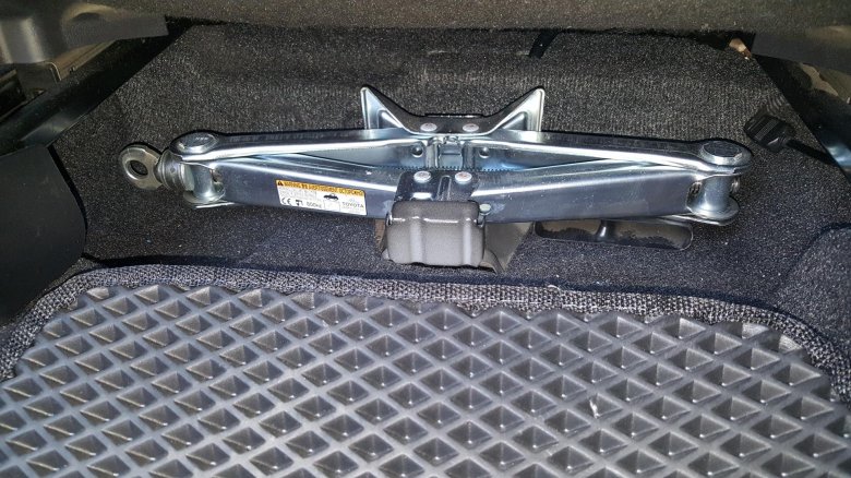 Домкрат для Тойота Королла 150