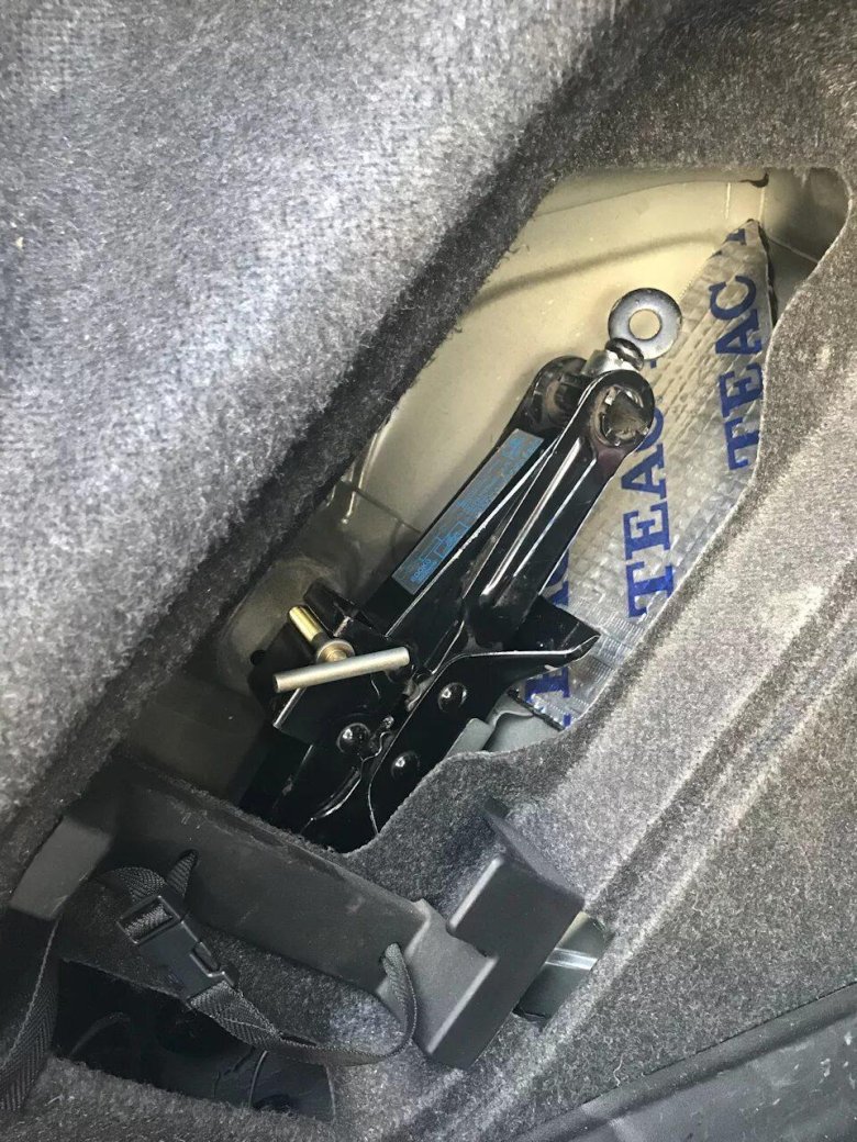 Домкрат Мазда 3 БК