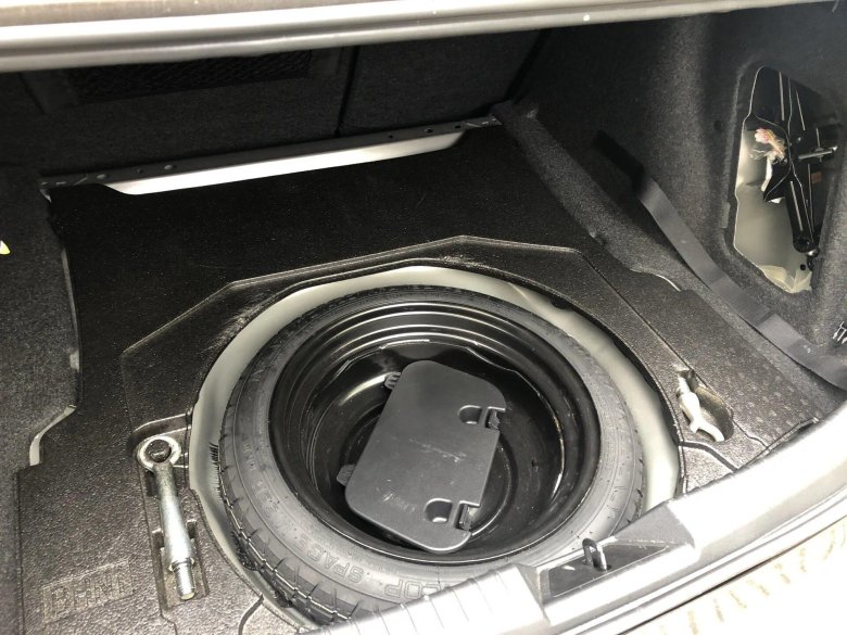 Мазда 3 2008 домкрат порог