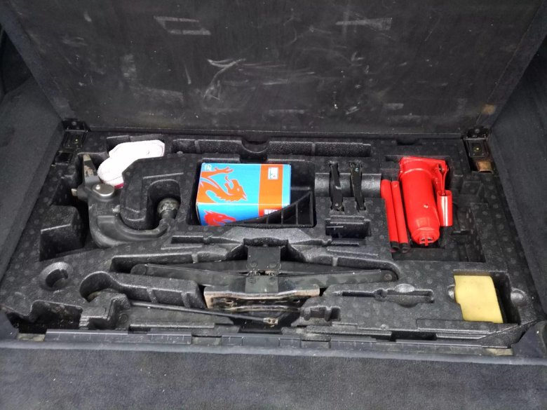 Land Cruiser 200 штатный домкрат