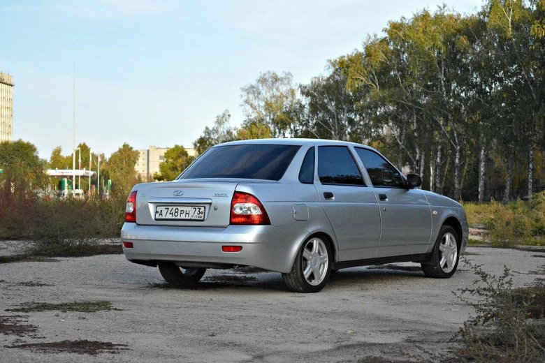 Лада Приора седан