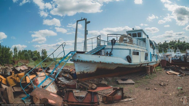 Теплоход Москвич 208