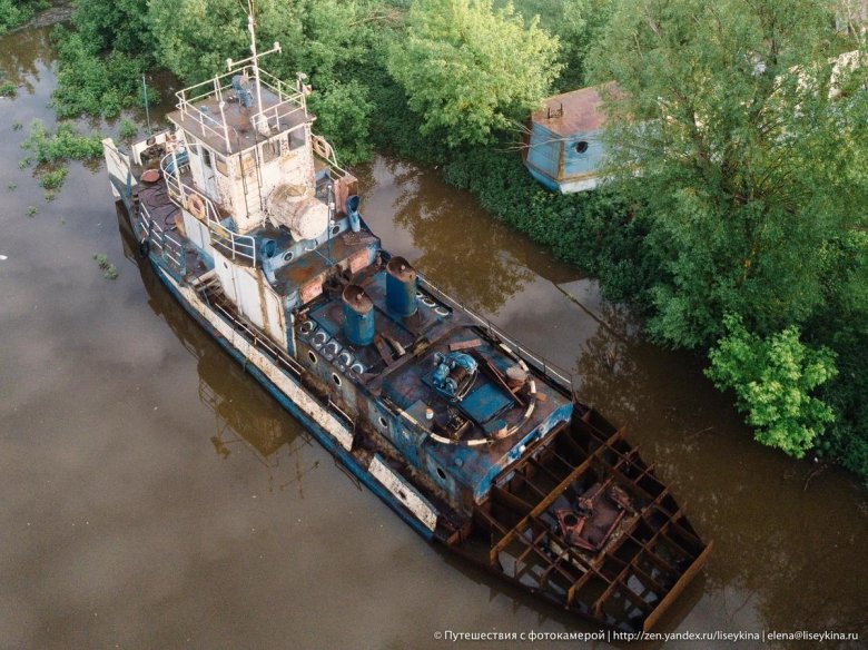 Заброшенный буксир