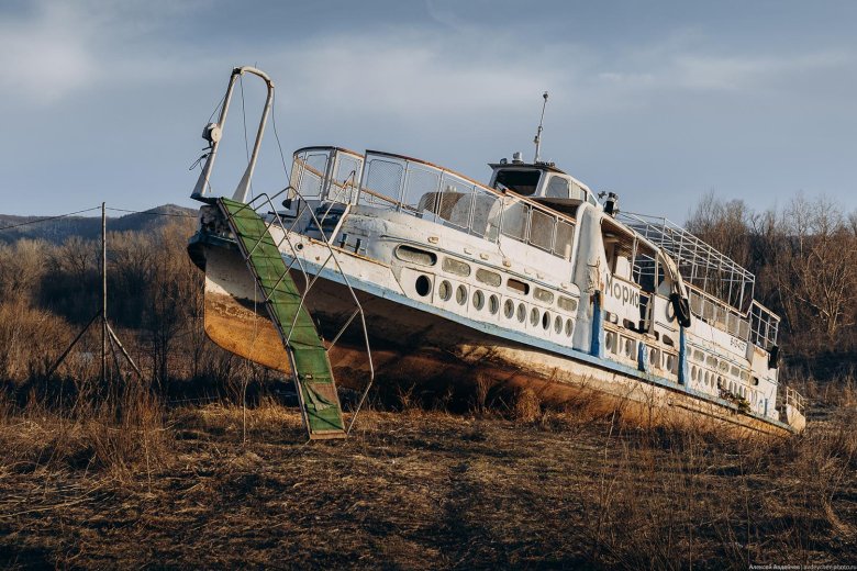 Заброшенный теплоход Морион