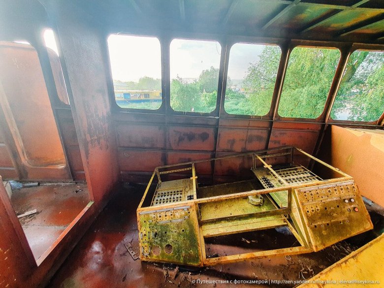 Заброшенный корабль внутри