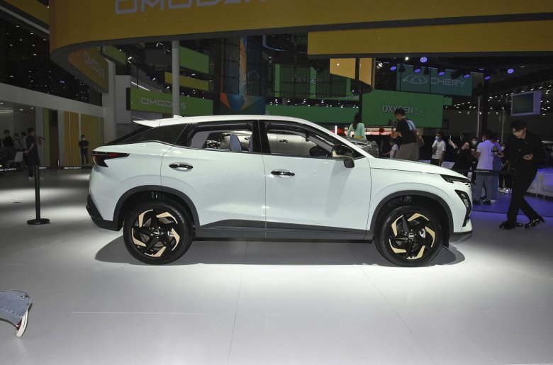 Кроссовер Omoda 5