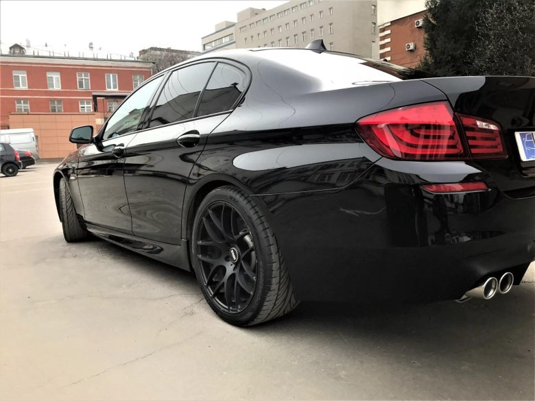 BMW 5 f10 черная