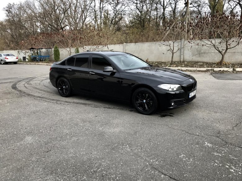 БМВ f10 черная тонированная