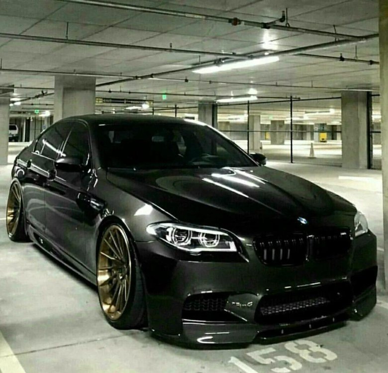 БМВ м5 f10 черная