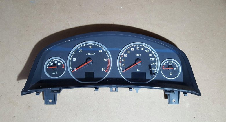 Панель приборов Опель Вектра а