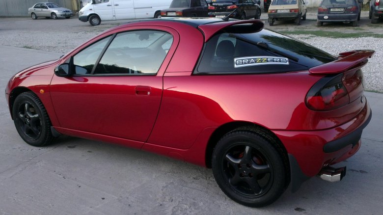 Опель тигра черная