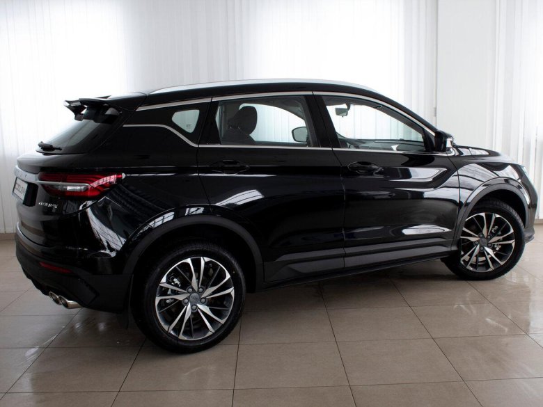 Geely Coolray черный