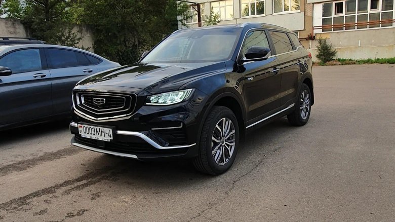 Geely Atlas Pro серый металлик