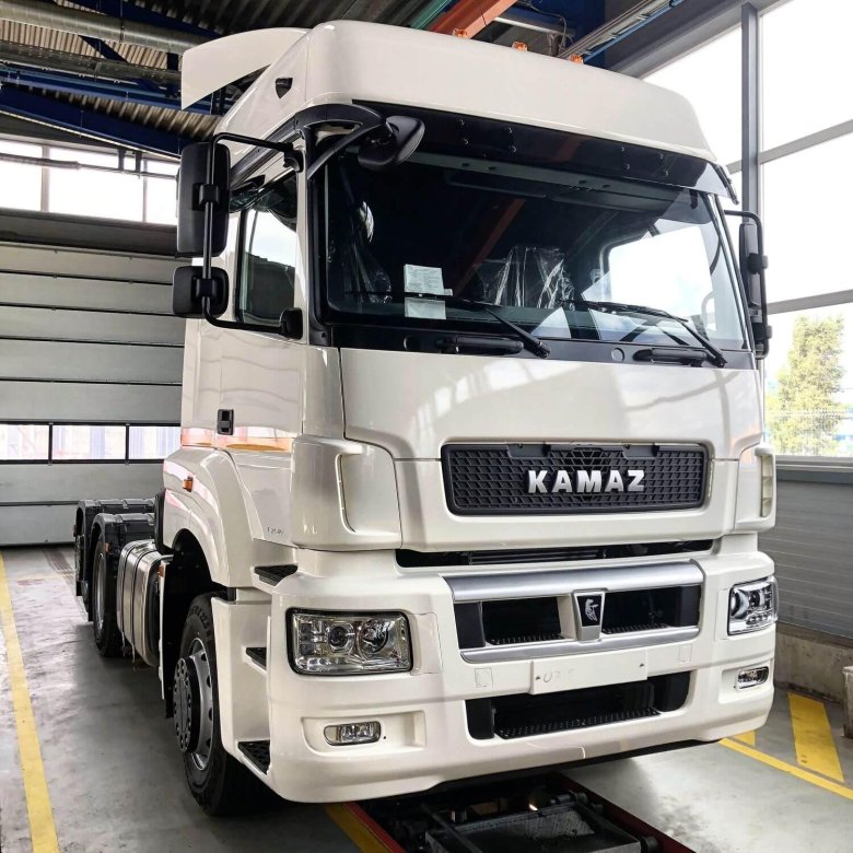 Тягач КАМАЗ-65209