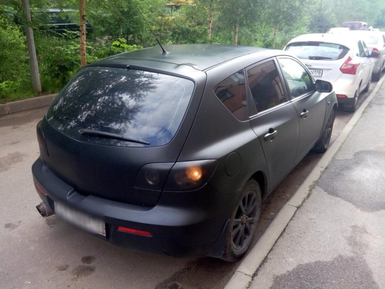 Мазда 121 черный мат