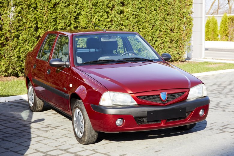 Dacia 2000
