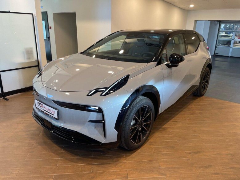 Серый внедорожник