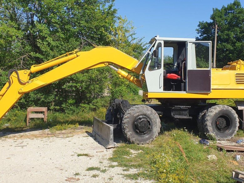 Экскаватор 1986 года