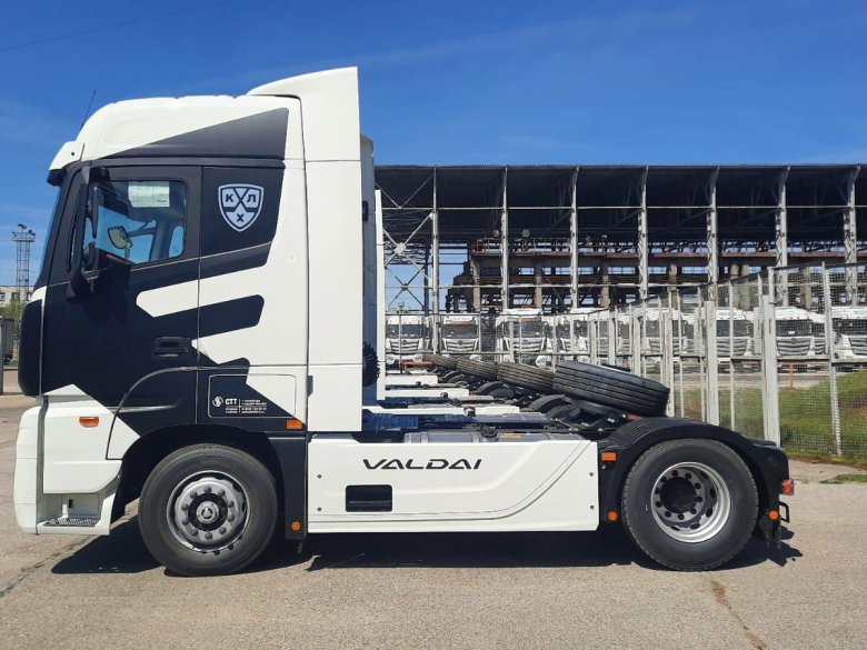 Валдай седельный тягач