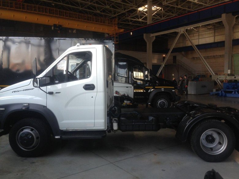 Газель Некст седельный тягач