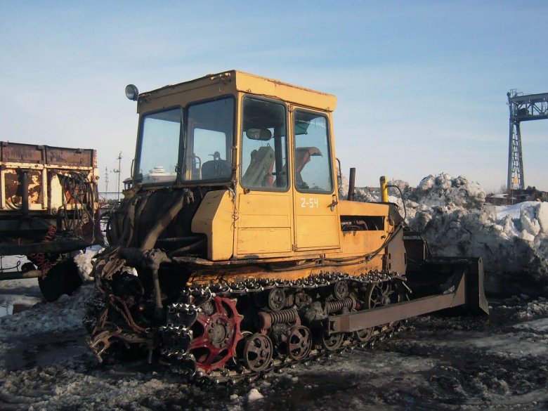 Трактор ДТ-75 бульдозер