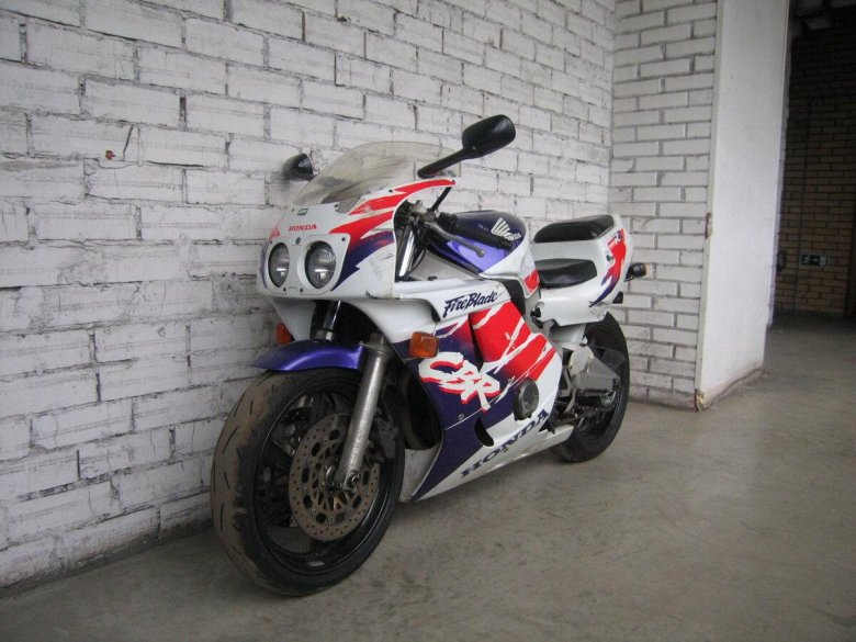 Хонда CBR 400 RR